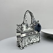 Kitlife small DIOR BOOK TOTE White and Black Plan de Paris Embroidery - M1286ZOMP - 25X21X14 cm - 3