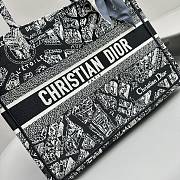 Kitlife medium DIOR BOOK TOTE  Black Plan de Paris Embroidery - M1286ZOMP - 37x28x16 cm - 3