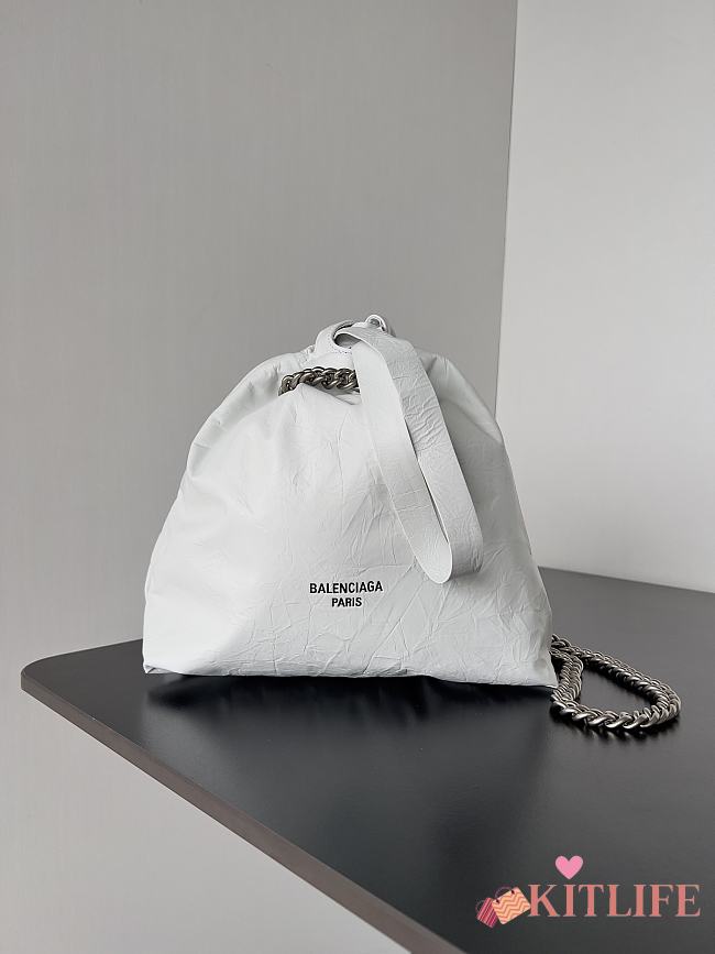 KITLIFE WOMEN'S Balenciaga CRUSH MEDIUM TOTE BAG IN WHITE - 23.9 X 25.9 X 9.9 CM - 1