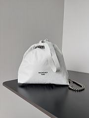 KITLIFE WOMEN'S Balenciaga CRUSH MEDIUM TOTE BAG IN WHITE - 23.9 X 25.9 X 9.9 CM - 1