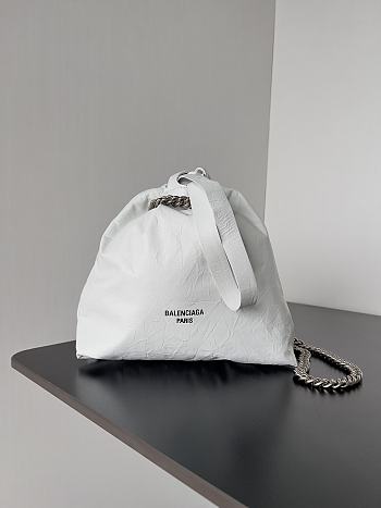 KITLIFE WOMEN'S Balenciaga CRUSH MEDIUM TOTE BAG IN WHITE - 23.9 X 25.9 X 9.9 CM