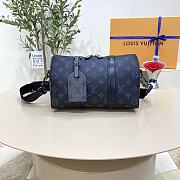 Kitlife  Louis Vuitton’s City classic Keepal Monogram Eclipse canvas - 27 x 17 x 13 cm - 5