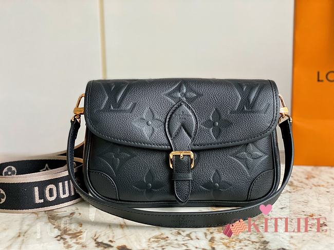 Louis Vuitton LV M46386 Black Diane Handbag Size 23 x 16 x 8.5 cm - 1