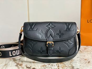 Louis Vuitton LV M46386 Black Diane Handbag Size 23 x 16 x 8.5 cm