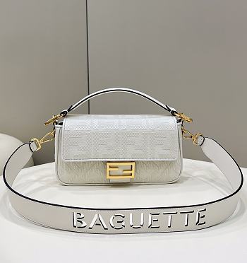 Kitlife Fendi Baguette White canvas - 28 x 6.5 x 13.5 cm 