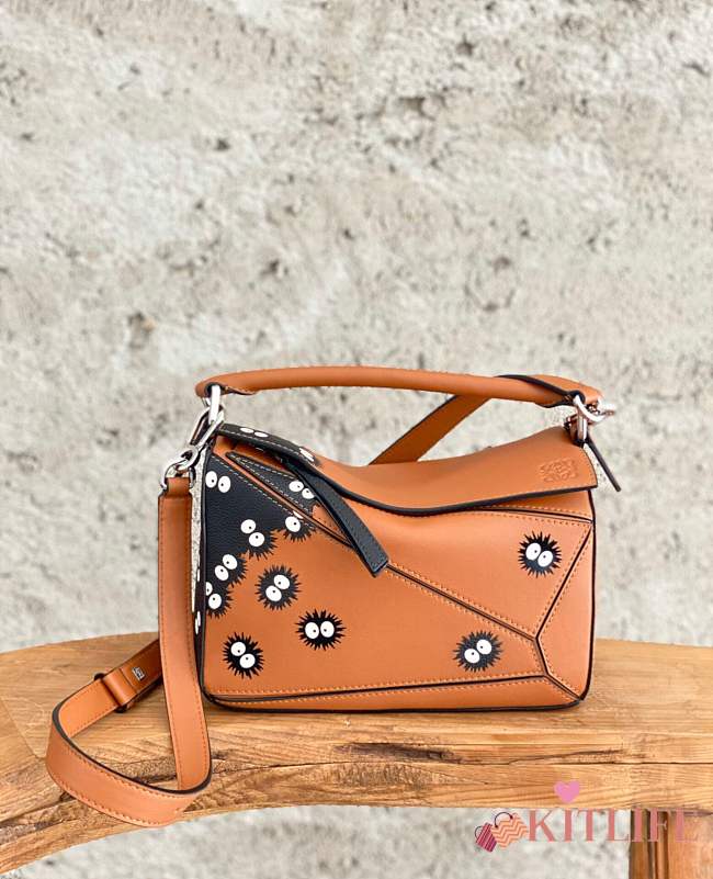 Kitlife Loewe x Spirited Away Susuwatari Puzzle Mini leather shoulder bag Brown - 24 x 10 x 14 cm - 1