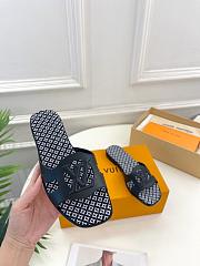 Kitlife Louis Vuitton Isola flat mule Black - 4