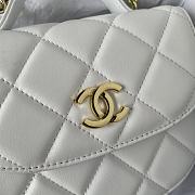Kitlife Chanel Calfskin Gold CC Logo White Flap - 16 x 12 x 6 cm - 4