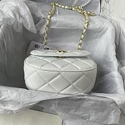 Kitlife Chanel Calfskin Gold CC Logo White Flap - 16 x 12 x 6 cm - 5