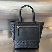 Kitlife BOTTEGA VENETA Flip Flap Intrecciato-leather tote bag Black - 23 x 18.5 x 15 cm - 1