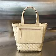 Kitlife BOTTEGA VENETA Flip Flap Intrecciato-leather tote bag Beige - 23 x 18.5 x 15 cm - 1