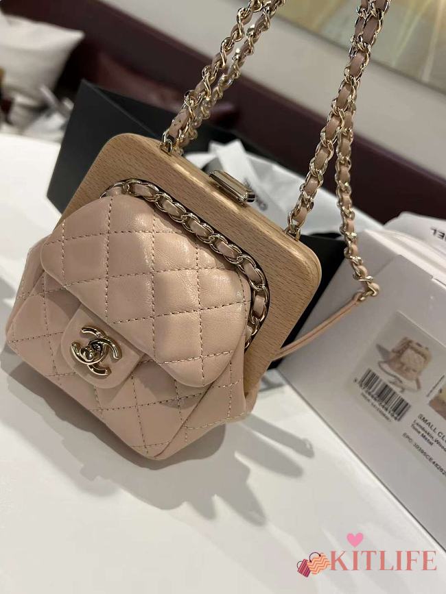 Kitlife Chanel small clutch Light Beige SS 2023 - 12 x 12 x 7 cm - 1