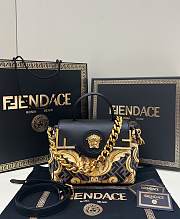 Kitlife Donatella Versace x Fendi Fendace Gold Baroque Bag - 8031 - 25 x 15 x 22 cm - 1