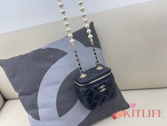 Chanel Black Vanity Pearl Chain Gold Hardware - 11 x 8.8 x 7 cm - 1