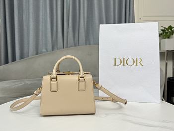 Kitlife Dior MEDIUM BOSTON BAG Box Calfskin Beige - 19 x 15 x 15 cm