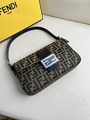 kitlife Fendi Pre-Owned Mamma Baguette Zucca shoulder bag - 26x15x4cm - 6