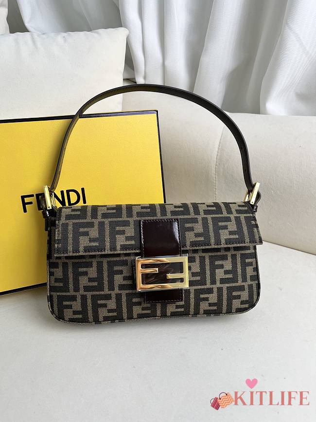 kitlife Fendi Pre-Owned Baguette Zucca shoulder bag - 26x15x4cm - 1