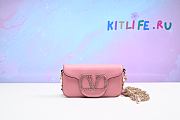 Valentino Garavani small Locò crystal-embellished shoulder bag light pink - 20 cm - 1