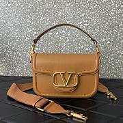 Kitlife Valentino Garavani Alltime shoulder bag brown - 23.5x18x8cm - 1