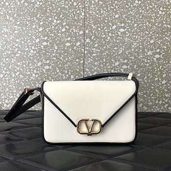 Kitlife Valentino Garavani Small Shoulder Bag white - 19x12x6cm