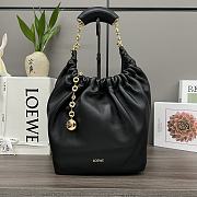 kitlife Loewe Squeeze Medium Chain-embellished Gathered Leather Shoulder Bag black - 34x13.5x33 cm - 1