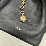 kitlife Loewe Squeeze Medium Chain-embellished Gathered Leather Shoulder Bag black - 34x13.5x33 cm - 2