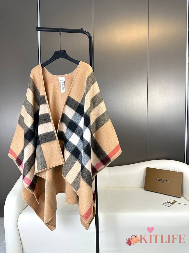 kitlife BURBERRY Mega Check Wool & Cashmere Cape In Camel Scarf - 140x140 cm - 1