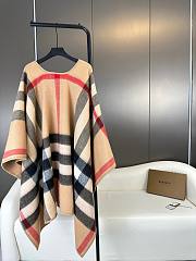 kitlife BURBERRY Mega Check Wool & Cashmere Cape In Camel Scarf - 140x140 cm - 5