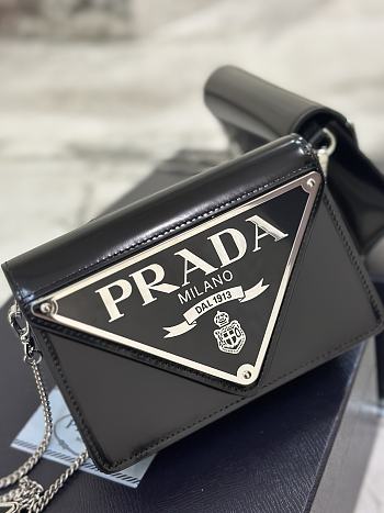 kitlife Prada Women's Red Logo-plaque Shoulder Bag black - 17x9.5x3.5 cm