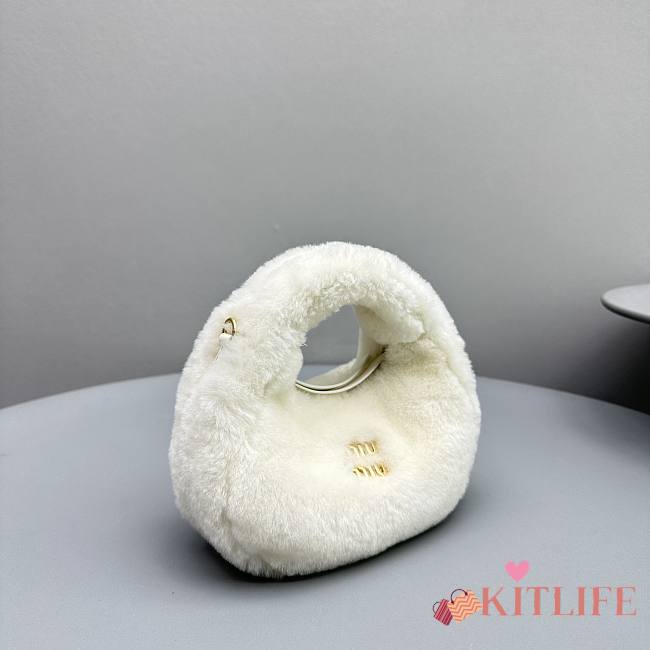 kitlife Miu Miu Logo Plaque Fluffy Handbag white - 20x6x17 cm - 1