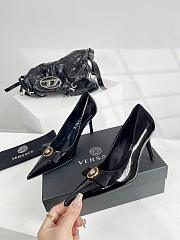 kitlife Vescare la medusa patent leather pumps black 5cm  - 6