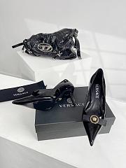 kitlife Vescare la medusa patent leather pumps black 5cm  - 4