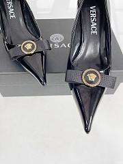 kitlife Vescare la medusa patent leather pumps black 5cm  - 3