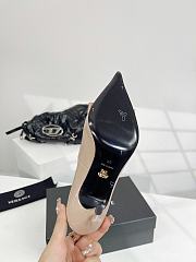 kitlife Vescare la medusa patent leather pumps beige 5cm - 6