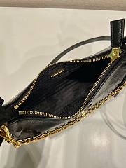 kitlife Prada Re-Edition 2002 leather bag black - 23x17x6.5 cm - 6