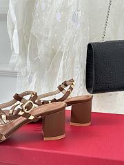 kitlife Valentino Garavani Rockstud sandal beige - 7cm - 3