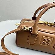 kitlife Miu Miu logo-embossed leather tote bag - 22x10.5x7.5cm - 5