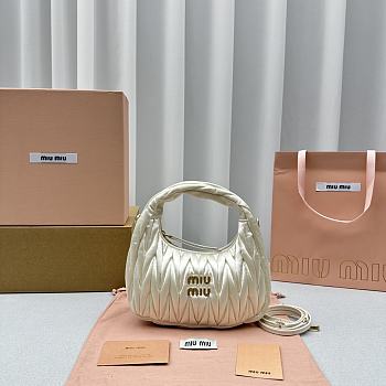 kitlife Miu Miu Wander hobo bag cream - 20x6x17 cm