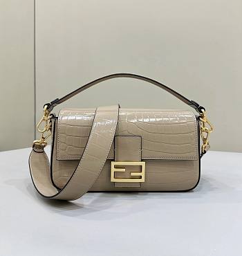 kitlife Fendi Baguette Fendi crocodile beige bag - 27x6x16 cm