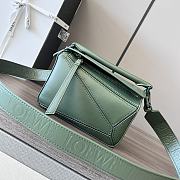 Kitlife LOEWE Puzzle Mini Leather Shoulder Bag in green - 12.5x18x8cm - 1