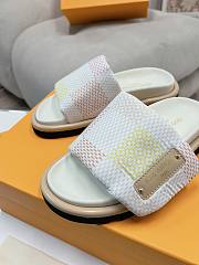 kitlife Louis Vuitton Pool Pillow Flat Comfort Mules Light Pink  - 5