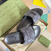 kitlife Gucci Men's Gray GG Slide Sandal - 1
