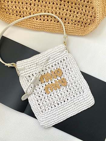 kitlife MIU MIU Small crochet crossbody bag white 18x22 cm