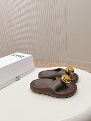 kitlife LOEWE Paula's Ibiza Foam Pebble thong sandals brown - 2