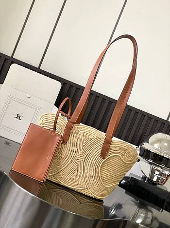 CELINE CLASSIC PANIER SMALL BRAIDED TRIOMPHE IN RAFFIA AND CALFSKIN TAN 42 X 21.5 X 12 CM