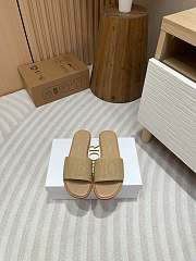 kitlife Dway Dior Slide nude Calfskin and Gold-Finish Studs - 5