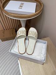 kitlife Dway Dior Slide white Calfskin and Gold-Finish Studs - 2