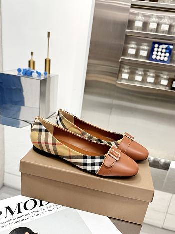 kitlife BURBERRY flat brown