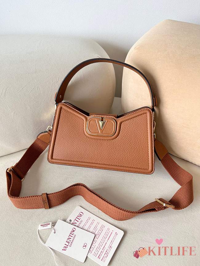 kitlife Valentino Garavani Vlogo ivory shoulder bag in garnet calfskin brown - 24×14.5x8cm - 1