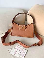 kitlife Valentino Garavani Vlogo ivory shoulder bag in garnet calfskin brown - 24×14.5x8cm - 1